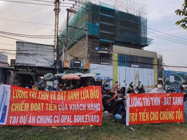Đất Xanh phản hồi nội dung trên băng rôn 'lừa đảo và chiếm đoạt tiền' tại dự án Opal Boulevard - Hình 2 Dat Xanh phan hoi noi dung tren bang ron 'lua dao va chiem doat tien' tai du an Opal Boulevard-Hinh-2