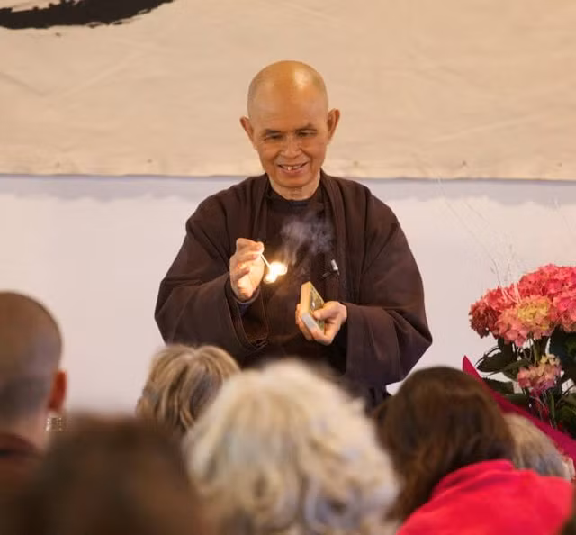 Nhung hinh anh tu bi giua doi thuong cua thien su Thich Nhat Hanh-Hinh-12