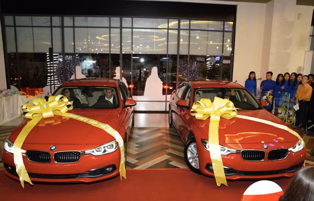 C.T Group thưởng tết nhân viên bằng xe hơi BMW C.T Group thuong tet nhan vien bang xe hoi BMW