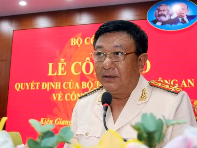 Chan dung 12 tan giam doc cong an vua duoc bo nhiem cuoi tuan qua-Hinh-4