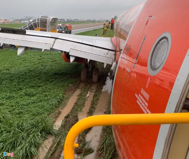 165 chuyến bay của Vietnam Airlines Group bị ảnh hưởng sau sự cố máy bay VietJet lệch đường băng - Hình 3 165 chuyen bay cua Vietnam Airlines Group bi anh huong sau su co may bay VietJet lech duong bang-Hinh-3