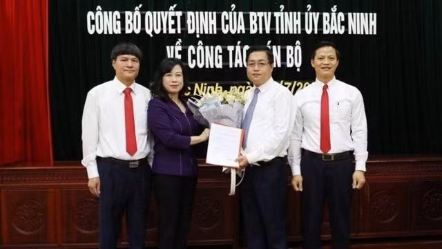 'Nếu có lựa chọn, tôi sẽ không chỉ định con mình làm Bí thư thành phố' 'Neu co lua chon, toi se khong chi dinh con minh lam Bi thu thanh pho'