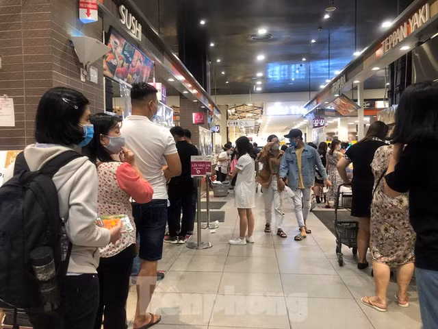 Benh nhan 450 mac COVID-19 o TP HCM da di Aeon Mall 7 ngay lien tuc