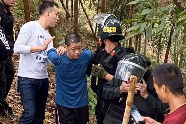 Clip bắt giữ hung thủ ngáo đá chém chết vợ và 4 người ở Thái Nguyên Clip bat giu hung thu ngao da chem chet vo va 4 nguoi o Thai Nguyen