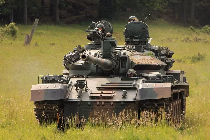 Theo đó biến thể hiện đại hóa mạnh nhất của T-55 tại Đông Âu do Romania tự phát triển có tên TR-85, dựa trên thiết kế của TR-77-580 - vốn là một phiên bản nâng cấp khác của xe tăng T-55/54 Liên Xô. Nguồn ảnh: Forces.