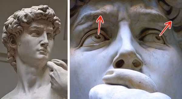 Bức tượng David nổi tiếng của Michelangelo có một điểm bí ẩn. Mắt phải của tượng nhìn thẳng về phía trước, trong khi mắt trái nhìn sang hướng bên trái. Có lẽ, Michelangelo đã tính toán mọi góc độ và điêu khắc đôi mắt dựa trên vị trí của người xem, vì vậy bức tượng sẽ trông hoàn hảo từ nhiều góc độ khác nhau.