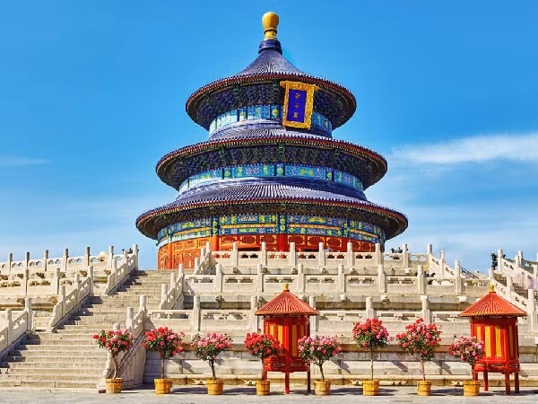 Tên gọi Tử Cấm Thành vốn xuất phát từ chữ "Tử" trong Tử Vi cung hay là Thiên Tử với ý nghĩa là con trời. Vì nơi ở của Thiên đế là Tử Vi cung nên nơi ở của con trời cũng được thêm chữ "Tử". Còn "Cấm Thành" có nghĩa là khu thành nghiêm cấm dân thường ra vào.