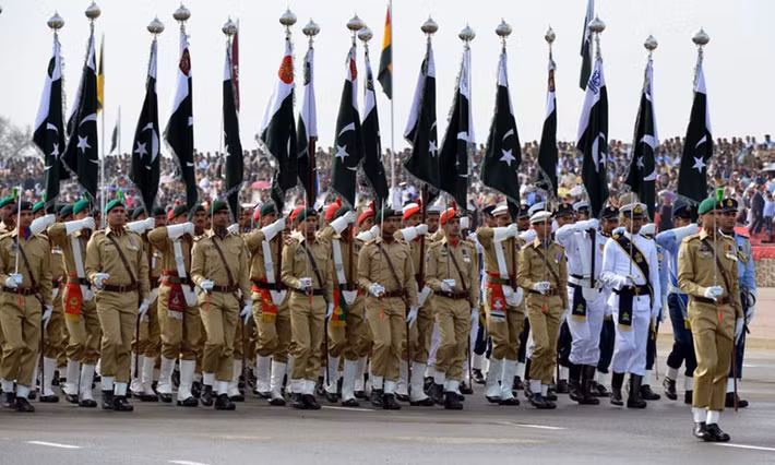Pakistan hiện cũng là một trong những quốc gia bất ổn trên thế giới với tranh chấp biên giới xảy ra liên miên kèm theo đó là việc nguy cơ khủng bố cao. Nguồn ảnh: Pinterest.