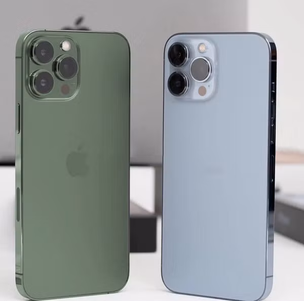 Theo CEO Tim Cook, iPhone 13 là dòng sản phẩm đáng tự hào của hãng với sức mạnh của chip A15 Bionic đi kèm với iOS 15 - một trong những hệ điều hành di động được Apple khẳng định là tiên tiến nhất hiện nay.