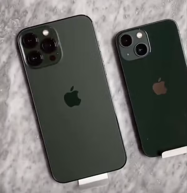 Bên cạnh những trải nghiệm hiệu năng mạnh mẽ, người dùng còn yêu thích dòng iPhone này bởi sự đa dạng về màu sắc để họ lựa chọn. Đây chính là lý do Apple ra mắt phiên bản màu mới cho dòng iPhone 13.