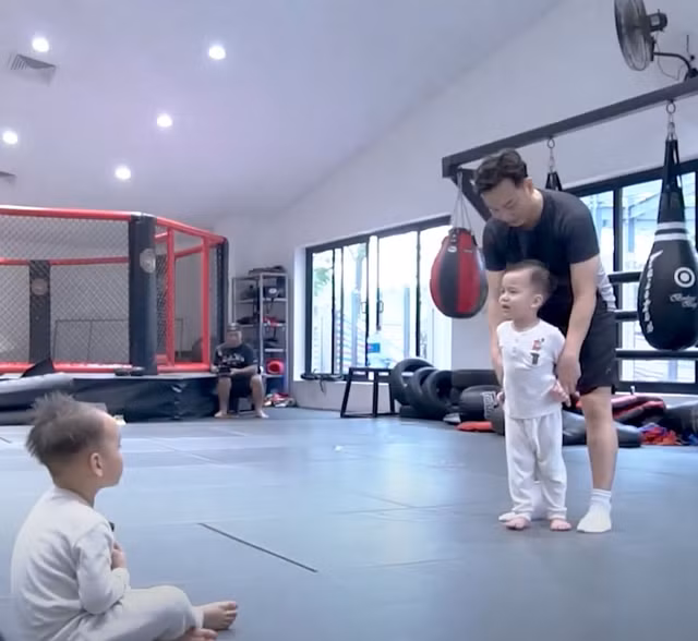 MC Thành Trung, Dương Khắc Linh mệt rã rời khi tự chăm hai con sinh đôi ảnh 2 MC Thành Trung, Dương Khắc Linh mệt rã rời khi tự chăm hai con sinh đôi ảnh 2