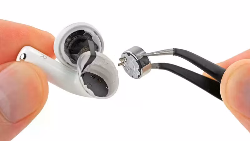 Mổ xẻ AirPods 5, cuối cùng Apple cũng cho sửa chữa "một xíu"
