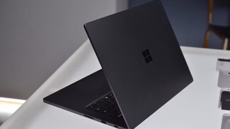 Microsoft Surface ra mắt Laptop Ultra cấu hình siêu khủng