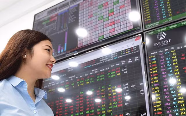 Chứng khoán ngày 5/5: Cổ phiếu nào được khuyến nghị? Chung khoan ngay 5/5: Co phieu nao duoc khuyen nghi?