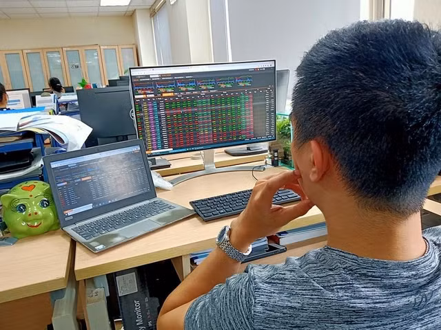 Chứng khoán ngày 11/7: Cổ phiếu nào được khuyến nghị? Chung khoan ngay 11/7: Co phieu nao duoc khuyen nghi?