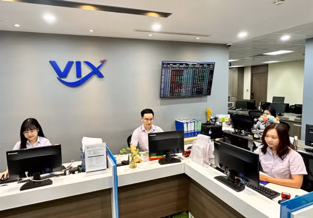 Vợ chồng đại gia Nguyễn Văn Tuấn thoái xong vốn khỏi Chứng khoán VIX - Hình 2 Vo chong dai gia Nguyen Van Tuan thoai xong von khoi Chung khoan VIX-Hinh-2