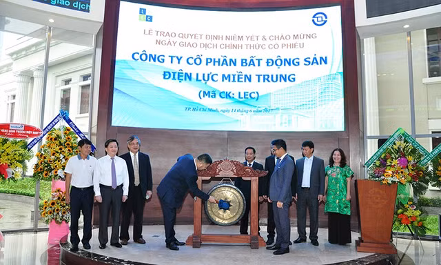 Cổ phiếu của Điện lực Miền Trung (LEC) bị đưa vào diện cảnh báo Co phieu cua Dien luc Mien Trung (LEC) bi dua vao dien canh bao