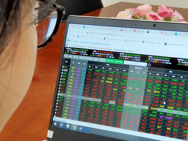 Chứng khoán ngày 9/12: Cổ phiếu nào nên chú ý? Chung khoan ngay 9/12: Co phieu nao nen chu y?