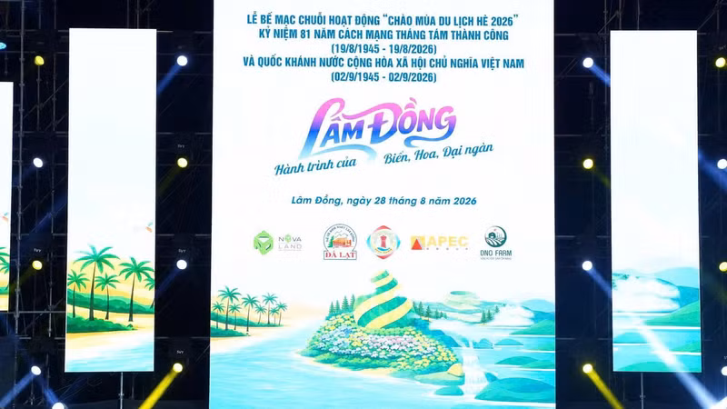 Tối 28/8, Lễ bế mạc "Chào Mùa du lịch hè 2026" diễn ra tại Gia Nghĩa với chương trình nghệ thuật đặc sắc, khép lại chuỗi sự kiện kích cầu quy mô trên toàn tỉnh.