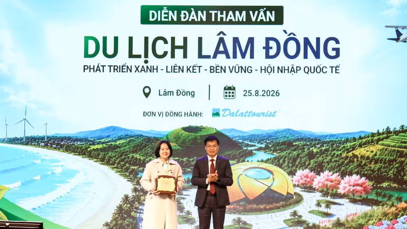 Tại diễn đàn ngày 25/8, lãnh đạo tỉnh Lâm Đồng nhấn mạnh mục tiêu đưa du lịch thành ngành kinh tế mũi nhọn, song hành với công nghiệp và nông nghiệp cao.