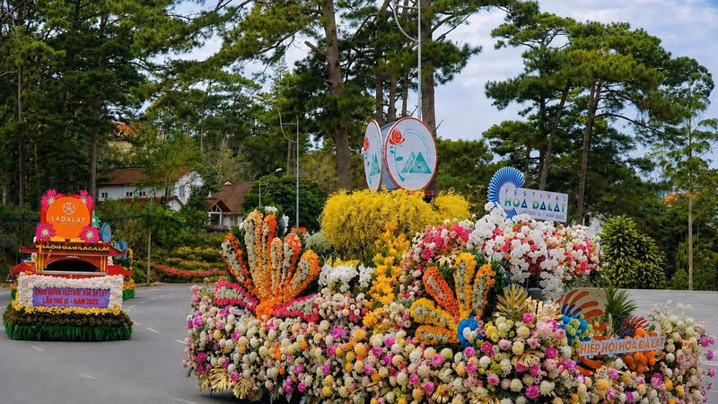 Tỉnh Lâm Đồng khuyến khích các doanh nghiệp và người dân hưởng ứng trang trí cảnh quan, góp phần tạo nên diện mạo đặc sắc cho Festival Hoa Đà Lạt thứ XI.
