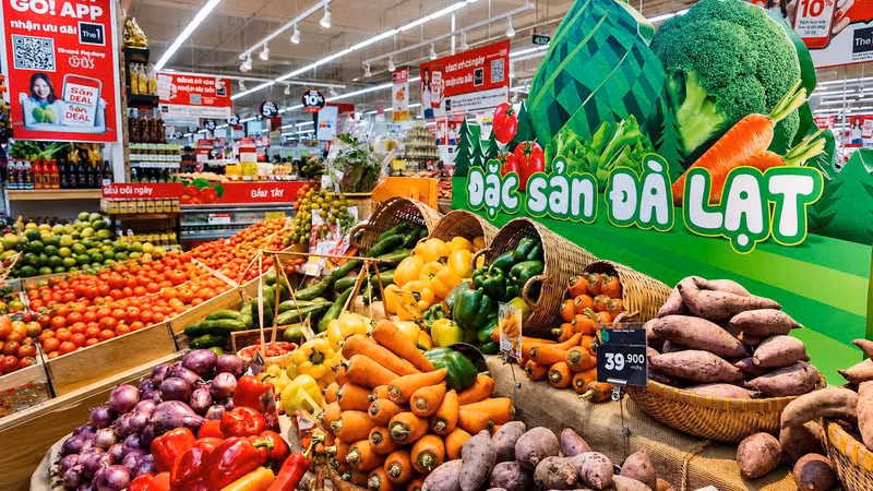 UBND tỉnh Lâm Đồng yêu cầu các đơn vị thực hiện nghiêm việc niêm yết và bán đúng giá, đồng thời đẩy mạnh công khai thông tin trên cơ sở dữ liệu về giá của tỉnh.