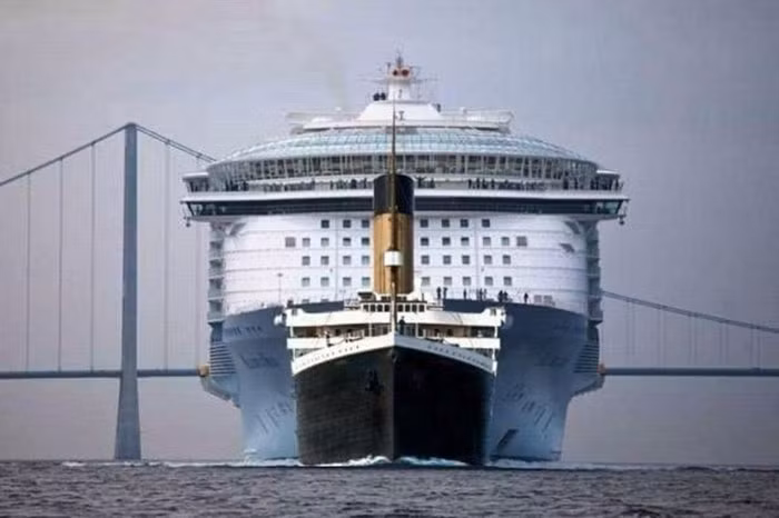 6. Tàu Titanic ngày xưa (phía trước) so sánh với kích thước của những chiếc tàu du lịch ngày nay (phía sau).