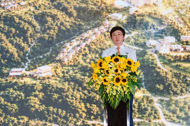 ong-bui-hoang-phuong-uy-vien-du-khuyet-bch-trung-uong-dang-pho-bi-thu-tinh-uy-chu-tich-ubnd-tinh-quang-tri.jpg
