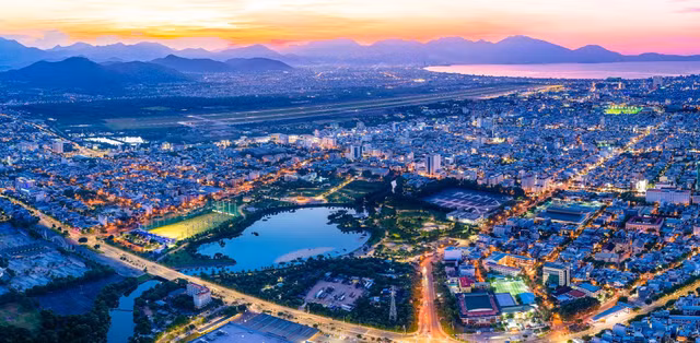 Sống giữa thiên nhiên nhưng cư dân Nam Đà Nẵng vẫn dễ dàng tận hưởng nhịp sống tiện nghi nhờ hạ tầng hiện đại. Ảnh: Ánh Dương.