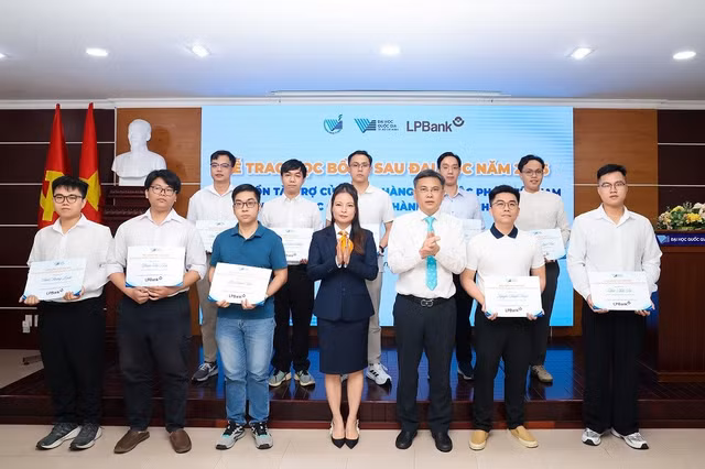 lpbank-dhqg-7785.jpg