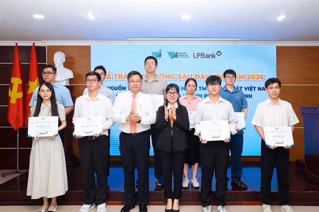 lpbank-dhqg-1396.jpg