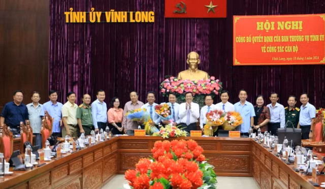 Luan chuyen, bo nhiem nhieu can bo chu chot tinh Vinh Long