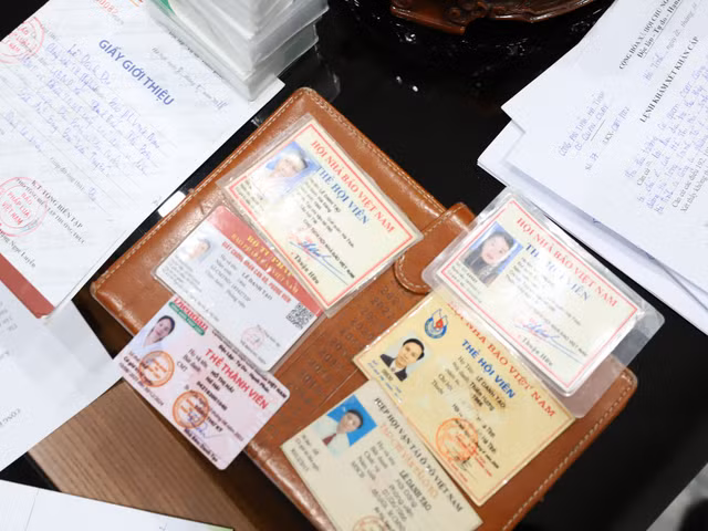 Nhóm người lợi dụng danh nghĩa báo chí bảo kê xe đường dài thu 1 tỷ/tháng - Hình 2 Nhom nguoi loi dung danh nghia bao chi bao ke xe duong dai thu 1 ty/thang-Hinh-2