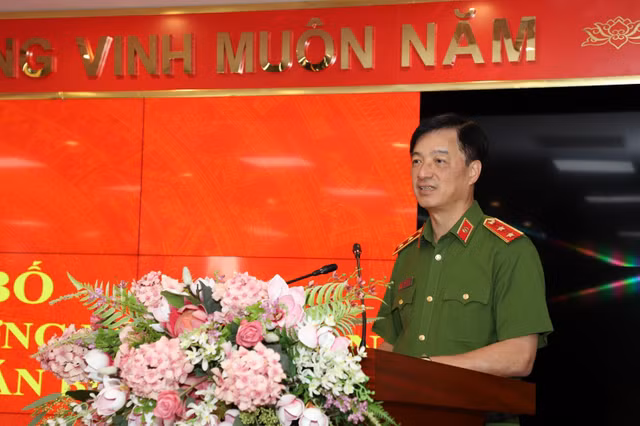 Tan Cuc truong Canh sat quan ly hanh chinh ve trat tu xa hoi la ai?