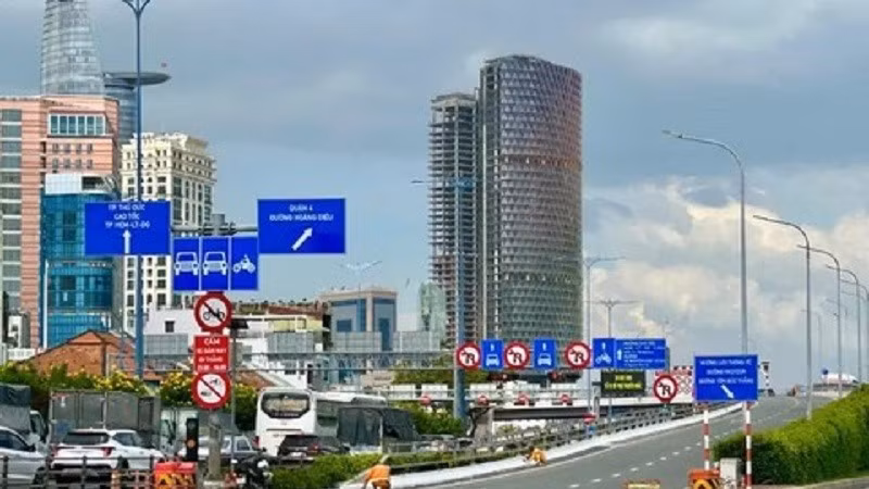 TP HCM tổng rà soát đèn tín hiệu, biển báo, vạch kẻ đường 