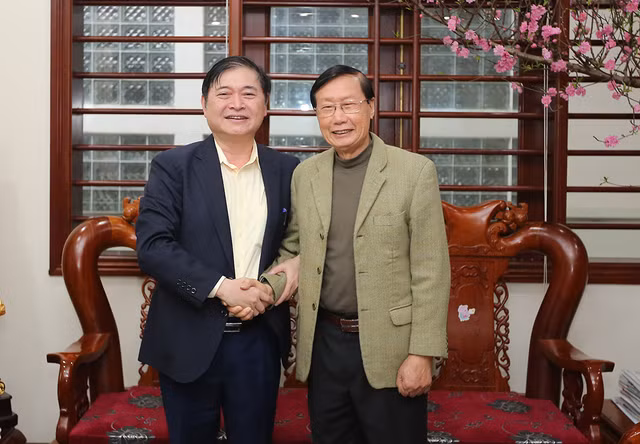 Nguyên Chủ tịch nước Trần Đức Lương chúc TSKH Phan Xuân Dũng thành công ở cương vị Chủ tịch VUSTA - Hình 2 Nguyen Chu tich nuoc Tran Duc Luong chuc TSKH Phan Xuan Dung thanh cong o cuong vi Chu tich VUSTA-Hinh-2