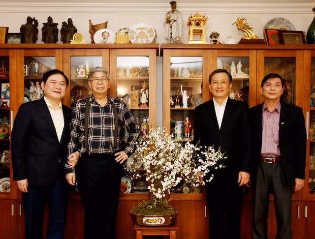 Nguyên Chủ tịch nước Trần Đức Lương chúc TSKH Phan Xuân Dũng thành công ở cương vị Chủ tịch VUSTA - Hình 5 Nguyen Chu tich nuoc Tran Duc Luong chuc TSKH Phan Xuan Dung thanh cong o cuong vi Chu tich VUSTA-Hinh-5