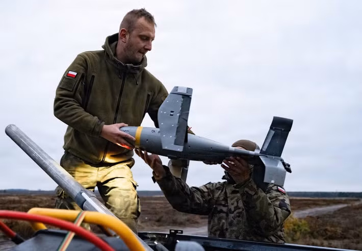 Hệ thống Merops đã được triển khai tại Ba Lan và Romania, các quốc gia thành viên NATO, vào tháng 11 sau khi máy bay không người lái tấn công của Nga liên tục xâm phạm không phận NATO. Quan chức quốc phòng Mỹ cho biết Mỹ đã rút ra bài học từ việc triển khai hệ thống này và các hệ thống tương tự khác ở Ukraine.