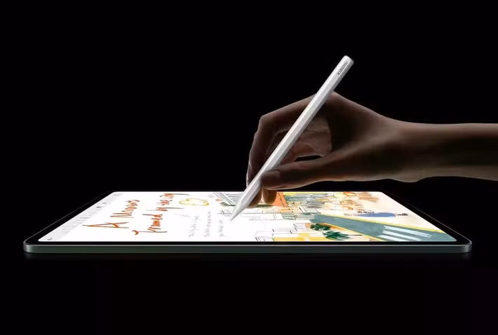 Với những người thích làm việc trên tablet, Xiaomi cũng bổ sung nhiều tính năng hỗ trợ. Máy chạy HyperOS 3 trên nền Android 16 với các chế độ đa nhiệm, chia màn hình và chế độ Workstation để tạo trải nghiệm giống máy tính hơn. Ngoài ra máy còn hỗ trợ bàn phím và bút stylus để ghi chú hoặc chỉnh sửa tài liệu.