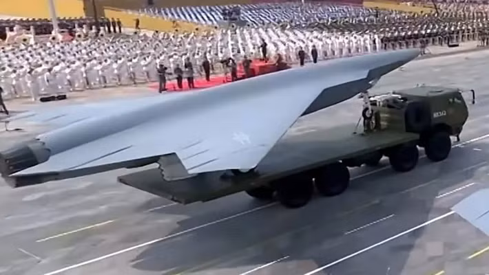 Một mẫu UAV từng được trình diễn trong cuộc duyệt binh lớn của Trung Quốc có hình dáng rất giống mẫu này. Dù vậy, thiết kế tổng thể này dường như là trọng tâm thử nghiệm tại căn cứ Malan. Nhiều mẫu máy bay bí ẩn khác cũng từng xuất hiện tại cơ sở này, vốn được thiết lập đặc biệt để triển khai nhiều chương trình trong môi trường an ninh nghiêm ngặt cùng lúc.