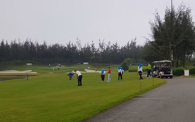 Chơi golf bất chấp lệnh cấm, FLC Sầm Sơn có thể bị xử lý như thế nào? Choi golf bat chap lenh cam, FLC Sam Son co the bi xu ly nhu the nao?