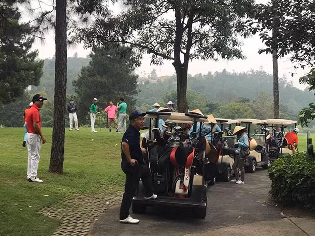 Chơi golf bất chấp lệnh cấm, FLC Sầm Sơn có thể bị xử lý như thế nào? - Hình 2 Choi golf bat chap lenh cam, FLC Sam Son co the bi xu ly nhu the nao?-Hinh-2