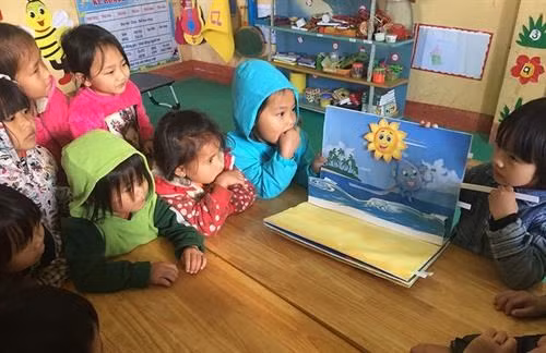 Cô giáo Đỗ Thùy Quyên – người mẹ thứ hai của trẻ người Mông trên đỉnh suối Giàng - Hình 2 Co giao Do Thuy Quyen – nguoi me thu hai cua tre nguoi Mong tren dinh suoi Giang-Hinh-2