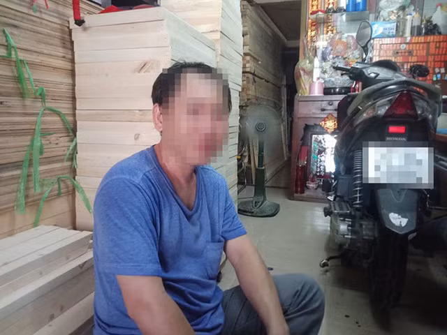 Vụ thanh niên giở trò đồi bại với cô gái ở TP HCM: Người quay clip nói gì về việc không giải vây nạn nhân? Vu thanh nien gio tro doi bai voi co gai o TP HCM: Nguoi quay clip noi gi ve viec khong giai vay nan nhan?