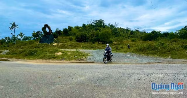 Cận cảnh dự án công viên Thiên Bút thành nơi tiêm chích ma túy - Hình 14 Can canh du an cong vien Thien But thanh noi tiem chich ma tuy-Hinh-14