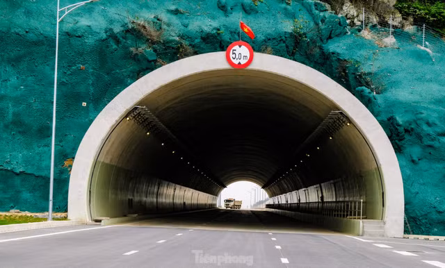 Cận cảnh cao tốc Mai Sơn - QL45 chuẩn bị hoàn thành - Hình 9 Can canh cao toc Mai Son - QL45 chuan bi hoan thanh-Hinh-9