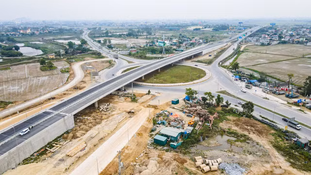 Cận cảnh cao tốc Mai Sơn - QL45 chuẩn bị hoàn thành - Hình 2 Can canh cao toc Mai Son - QL45 chuan bi hoan thanh-Hinh-2