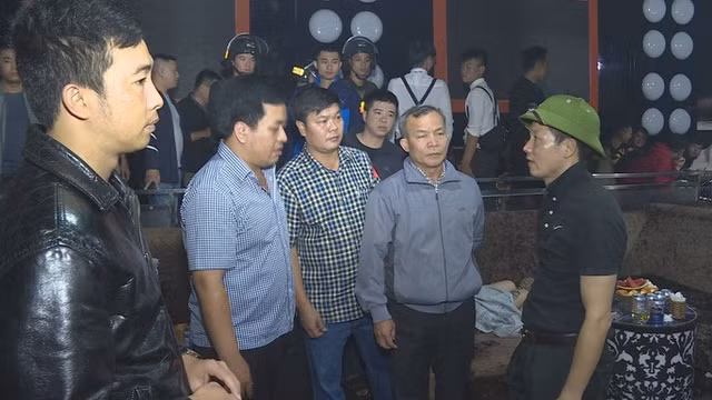 Những hình ảnh xông pha của Đại tá Vũ Hồng Văn tân Giám đốc Công an tỉnh Đồng Nai - Hình 6 Nhung hinh anh xong pha cua Dai ta Vu Hong Van tan Giam doc Cong an tinh Dong Nai-Hinh-6
