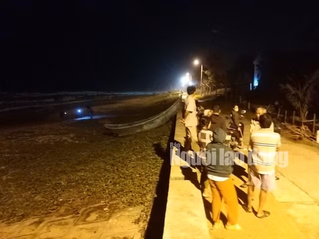 Hàng chục bánh heroin in chữ Trung Quốc trôi dạt vào biển Quảng Nam Hang chuc banh heroin in chu Trung Quoc troi dat vao bien Quang Nam