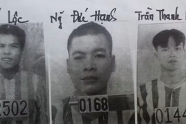 3 đối tượng thoát khỏi xe thùng khi đang dừng đèn đỏ và những vụ vượt ngục như phim - Hình 3 3 doi tuong thoat khoi xe thung khi dang dung den do va nhung vu vuot nguc nhu phim-Hinh-3